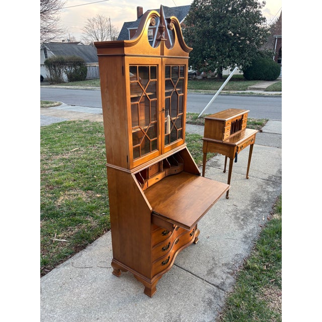 Mid 20th Century Federalist Americana Secretary Desk & Hutch For Sale - Image 6 of 10