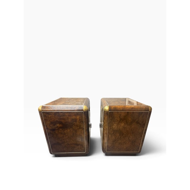 1970s Vintage Mastercraft Burl Wood & Brass Nightstands, Restored — Pair For Sale - Image 5 of 7