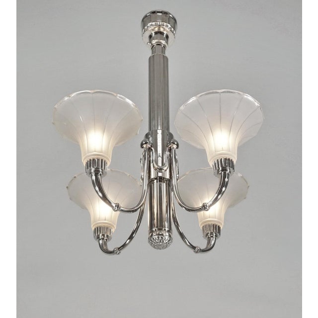 Atelier Petitot Petitot French Art Deco 4-Arm Chandelier 1930s - Trumpet Frosted Glass & Nickel For Sale - Image 4 of 12