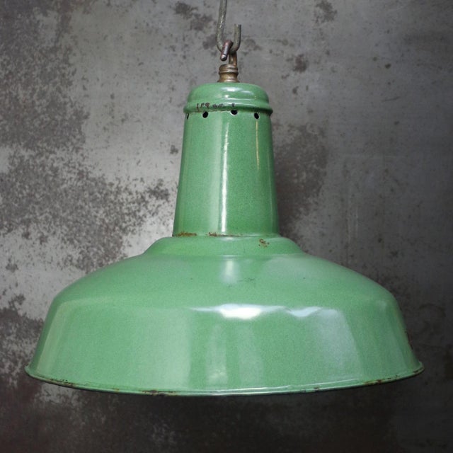 Green French Enamel Factory Pendant Light Thick quality Enamel. Used in warehouses and factories. E27 / E26 Up to 250V...