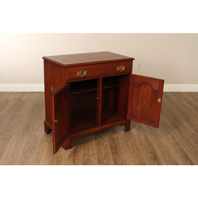 Henkel Harris Chippendale Style Cherry Flip-Top Server Bar Cart For Sale In Philadelphia - Image 6 of 12