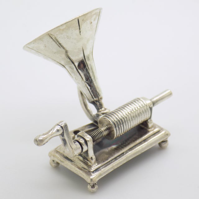 Vintage Italian Handmade Genuine Sterling Silver Hand-Crank Gramophone Figurine, Made in Arezzo (Tuscany) by Medusa-Oro Silversmith For Sale - Image 4 of 11