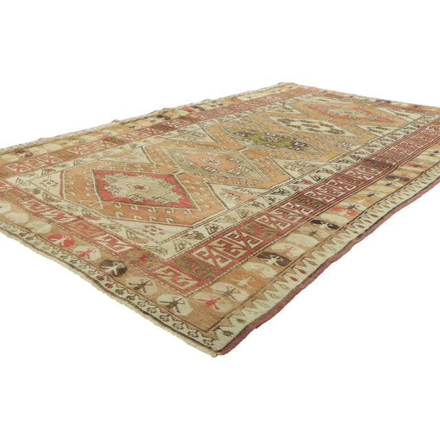 53093 Vintage Turkish Oushak Rug, 04'04 x 07'07. With its modern style, incredible detail and texture, this hand knotted...
