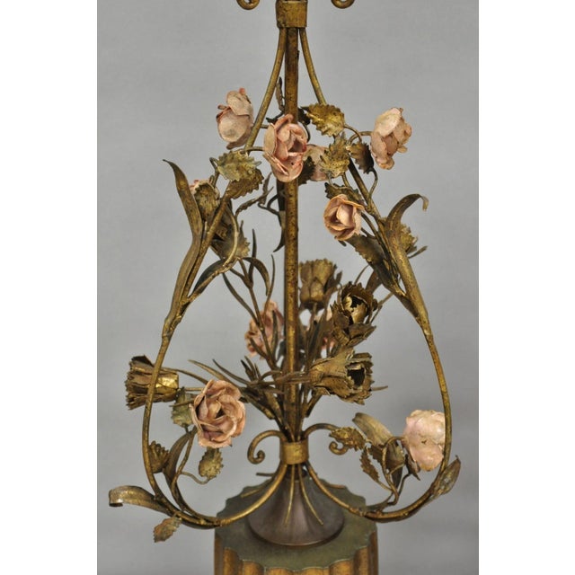 Early 20th Century Italian Hollywood Regency Gold Gilt Iron Metal Pink Rose Tall Table Lamps Pair For Sale - Image 12 of 12