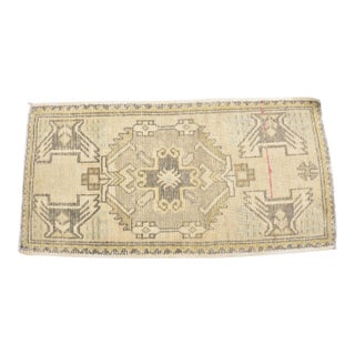Mid 20th Century Little Anatolian Wool Rug For Sale