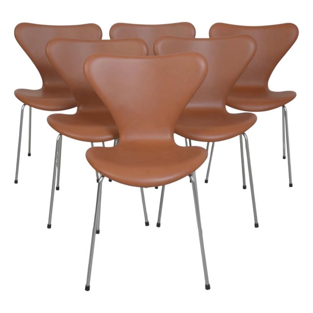 Seven Chairs in Walnut and Leather by Arne Jacobsen, 1970s, Set of 6 For Sale