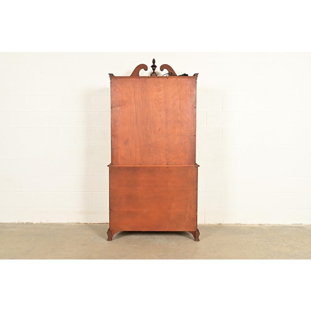 Baker Furniture Style Georgian Carved Flame Mahogany Lighted Breakfront Bookcase Cabinet, Circa 1940s For Sale - Image 14 of 15