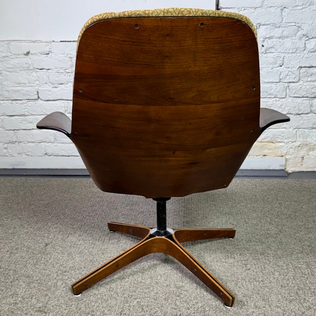 This is a Mrs. Chair by George Mulhauser for Plycraft. It is similar in design to a Mr. Chair but is more petite and sits...
