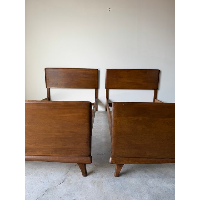 Wood 1960s Vintage Heywood-Wakefield Mid-Century Modern Twin Bed Frames – A Pair For Sale - Image 7 of 12