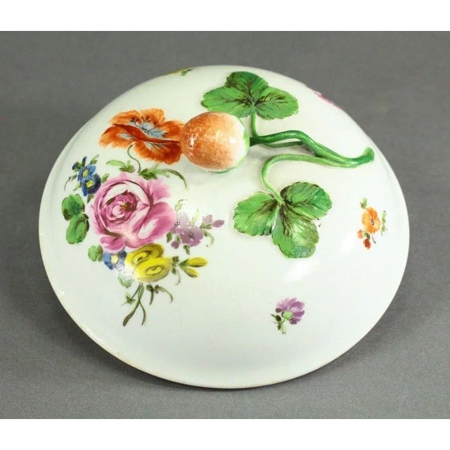 Circa 1756 Vienna Porcelain Ecuelle Bowl & Cover W. Strawberry Knob For Sale In Houston - Image 6 of 13