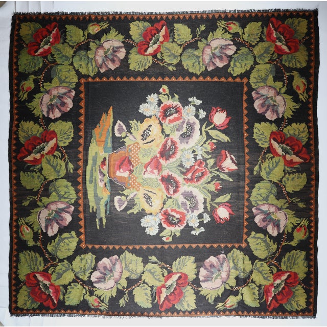 Vintage Moldovan Floral Kilim with Central Vase Bouquet – Handwoven Eastern European Flatweave This captivating vintage...
