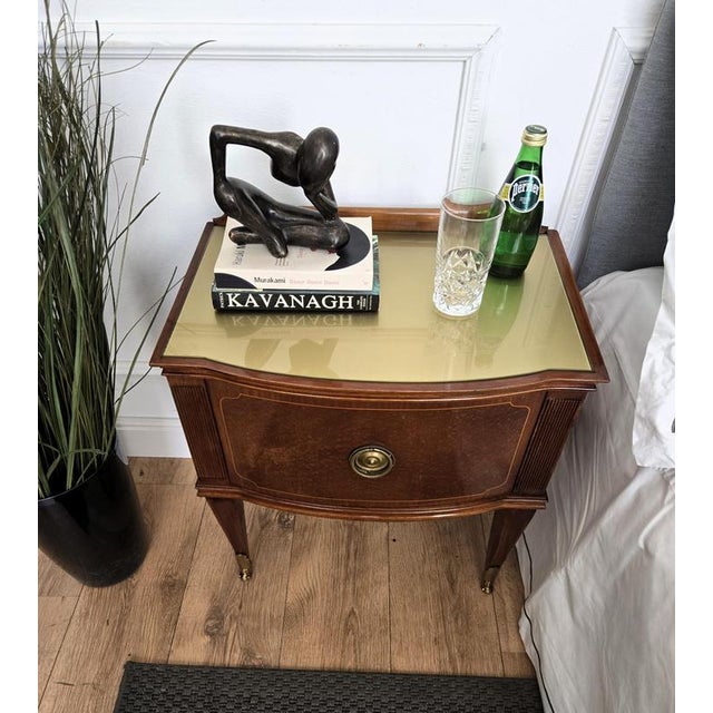 1950s Mid-Century Italian Art Deco Style Nightstands in Walnut with Glass Tops, 1950s, Set of 2 For Sale - Image 5 of 11
