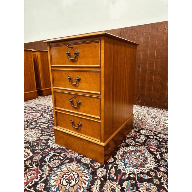 English Chest of Drawers in Teak For Sale - Image 4 of 13