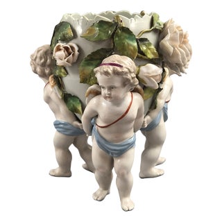 German Sitzendorf Porcelain Cherub Egg Vase, 1902 For Sale