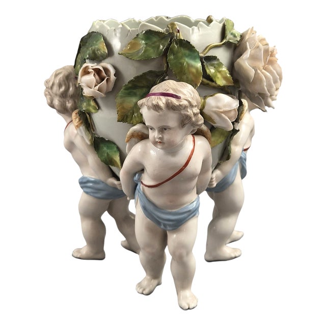 German Sitzendorf Porcelain Cherub Egg Vase, 1902 For Sale
