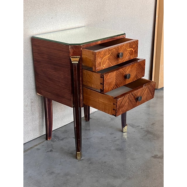 Early 20th Century Italian Neoclassical Pair of Bedside Tables in Mahogany For Sale - Image 4 of 12