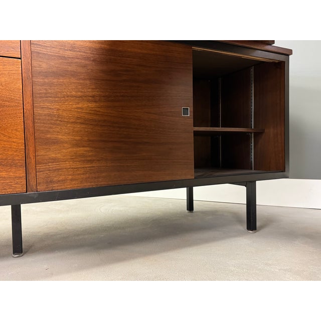 Robert John 1950s Early L Shaped Desk by Robert John for Knoll For Sale - Image 4 of 10