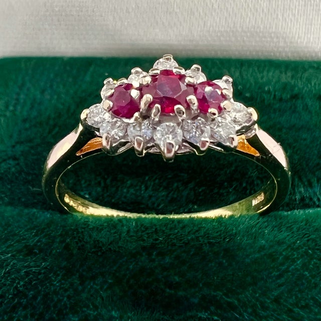 Mid-Century Modern Vintage Ruby and Diamond Cluster Ring, 1980s For Sale - Image 3 of 15