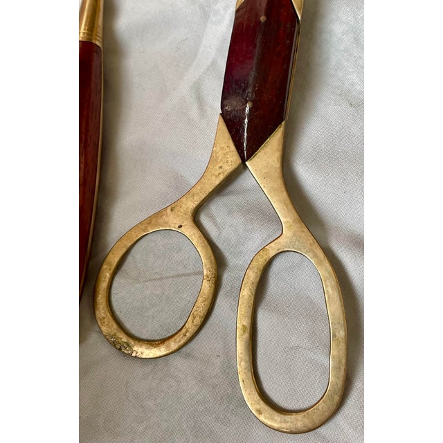 Mid 20th Century Rosewood & Brass Flatware 5 Serving Pieces Tongs Pie Bonbon Spoon Cheese Knife For Sale - Image 11 of 12