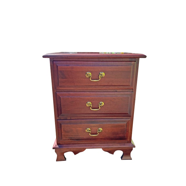 Vintage Small Traditional Dresser Accent Table by Mossehead Maine Petite dresser or accent cabinet with drawers Very clean