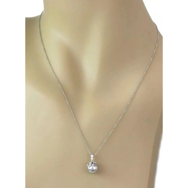 This is a beautiful authentic necklace by Tiffany & Co. from the Fireworks collection. They are crafted from platinum...