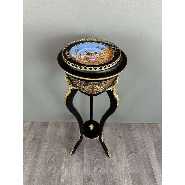 An elegant Napoleon III style jardinière on a stand, dating from the second half of the 19th century. Made of ebonized...