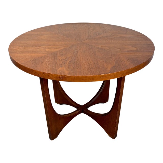 Brutalist Mid-Century Round Walnut Side Table Attributed to Broyhill Brasilia For Sale