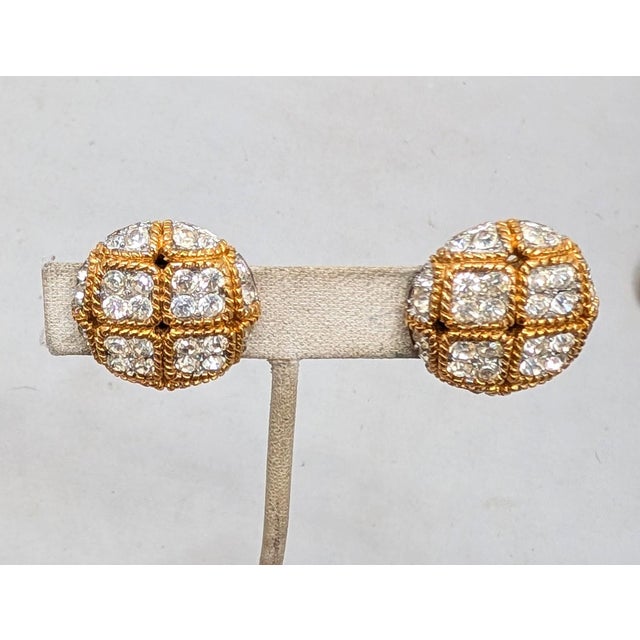 1960s Vintage Signed Jomaz Round Goldtone Round Clear Rhinestone Clip Earrings- 2 Pieces For Sale - Image 5 of 7