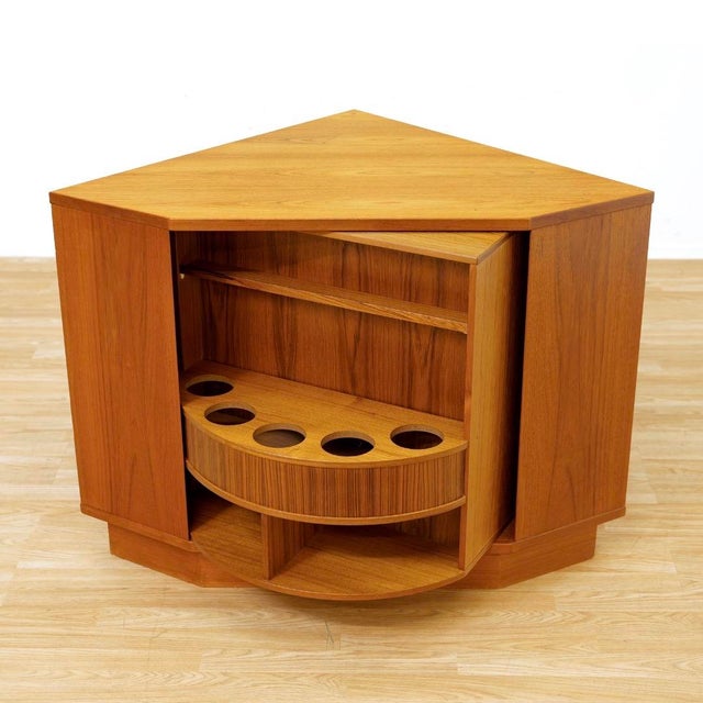 1960s Danish Modern Revolving Corner Bar in Teak by Vildbjerg Mobelfabrik For Sale - Image 16 of 18