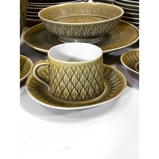 Ceramic 1980s Large Danish "Relief" Dinner Service Designed by Jens Quistgaard for Bing & Grondahl- Set of 91 For Sale - Image 7 of 15