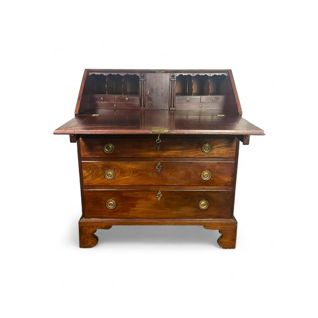 English Chest of Drawers in Mahogany For Sale - Image 17 of 18