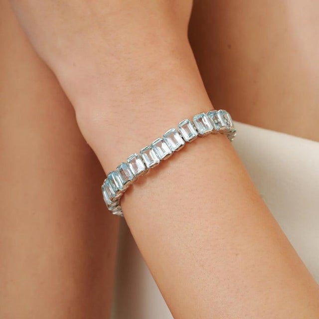Octgaon Cut 41.5 Ct Blue Topaz Silver Tennis Bracelet Classic Line Design For Sale - Image 4 of 10