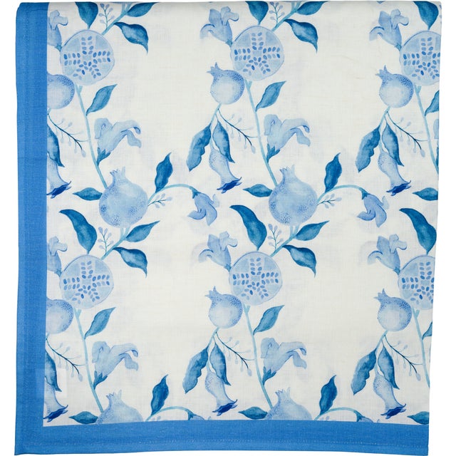 Bring the charm of the English countryside into your home with our beautifully crafted linen-cotton blend tablecloths....