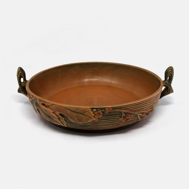This beautiful Roseville U.S.A. pottery bushberry pattern console bowl measures 11 inches in diameter and is in excellent...