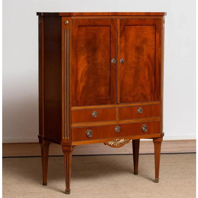 Louis XVI French Mahogany Veneer Cabinet with Brass Inlays, 1790s For Sale - Image 11 of 17
