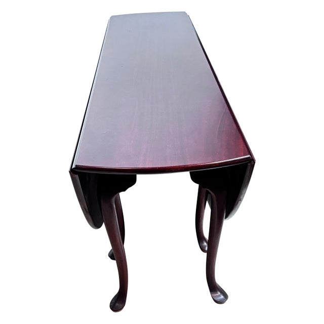 Large Queen Anne Style Mahogany Hunt Table / Drop Leaf Dining Table For Sale - Image 4 of 7