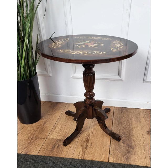 Italian Walnut Inlay Marquetry Round Tripod Sofa or Side Table, 1950s For Sale - Image 4 of 7