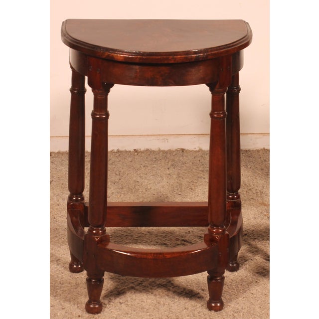 Pair of early period style bedside tables or side tables in walnut. A very beautiful and rare pair with a superb walnut...