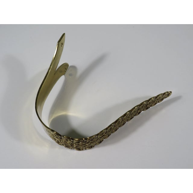 Elegant brass curtain holders Mounting piece is 8.7 cm wide and has 2 mounting holes. Total length: 19 cm Maximum width:...