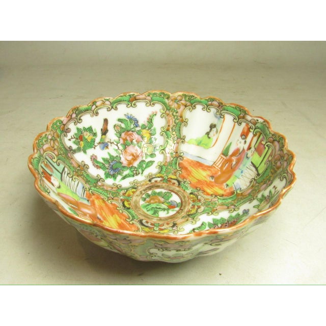 1950s Chinese Rose Medallion Porcelain Dish For Sale - Image 5 of 12