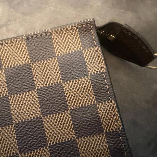 Brown A Vintage 1998 Full Set Louis Vuitton Brown Damier Bucket Companion Pouch For Sale - Image 8 of 16