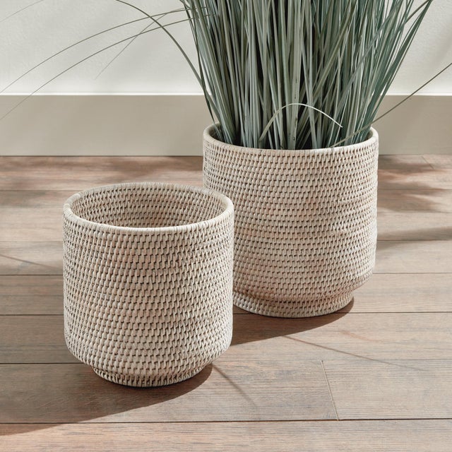 Kenneth Ludwig Chicago Burma Rattan Cachepots Large, Set Of 2 For Sale - Image 4 of 6