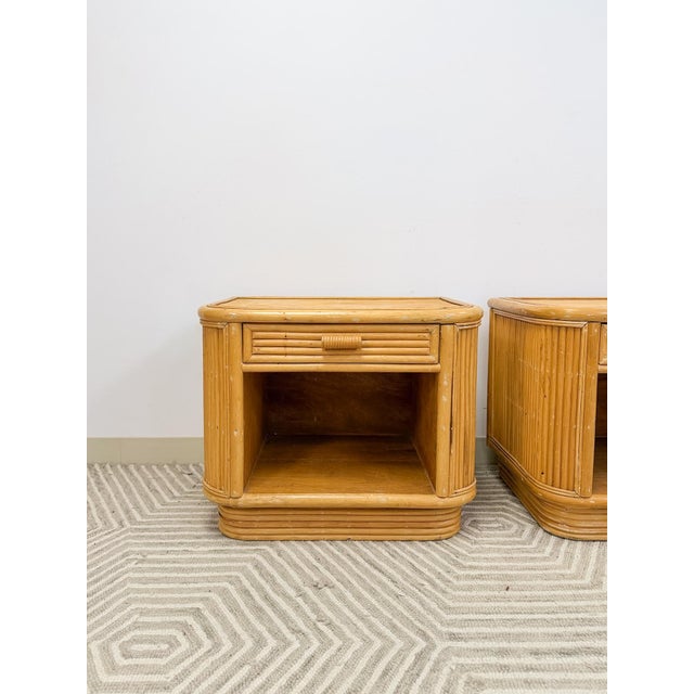 Hollywood Regency Mid 20th Century Pair of Blonde Ribbed Pencil Reed Rattan Nightstands Coastal Hollywood Regency For Sale - Image 3 of 11