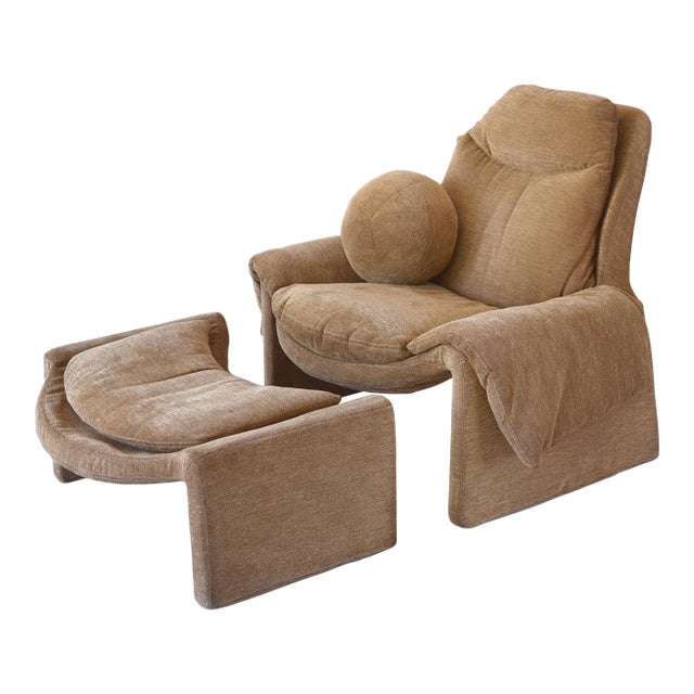 Vittorio Introini P60 Lounge Chair & Ottoman Set For Sale