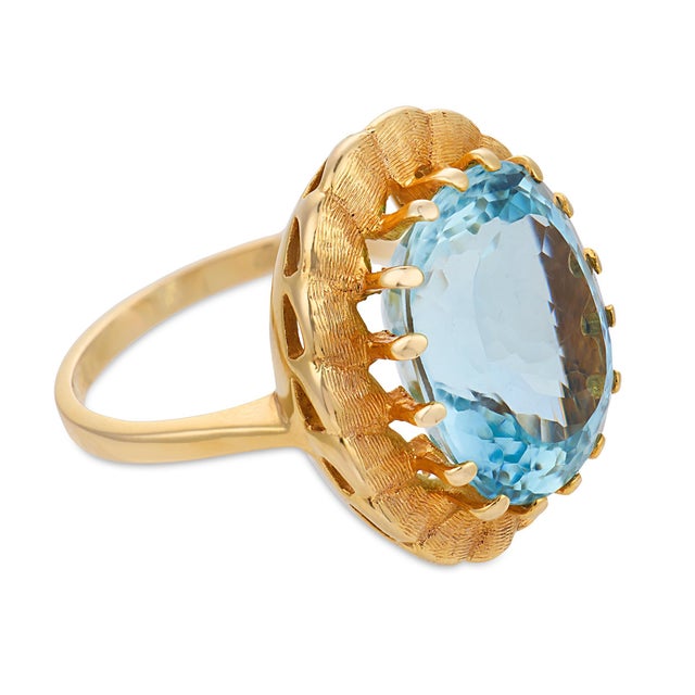 1980s Vintage 14.00 Carat Aquamarine 14k Yellow Gold Cocktail Ring, Size 9.5 For Sale - Image 5 of 7