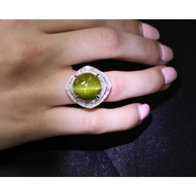 Late 20th Century Massive 28.70ct Chrysoberyl Cat's Eye & 1.94ct Diamond Platinum Ring Size 6.25 For Sale - Image 17 of 17