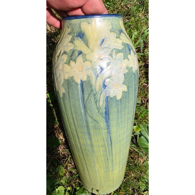 Early 20th Century Antique 1911 Newcomb College Arts & Crafts Pottery Vase - Jonquil Motif by Afs & Jm For Sale - Image 5 of 13