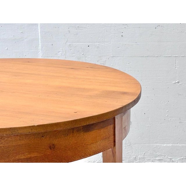 Round Dining Table in Alder Wood For Sale - Image 9 of 16
