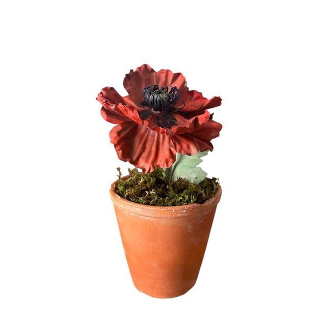 A gorgeous, vintage tole poppy, Features a single stem, hand sculpted, tole metal poppy in red with an attached tole leaf....