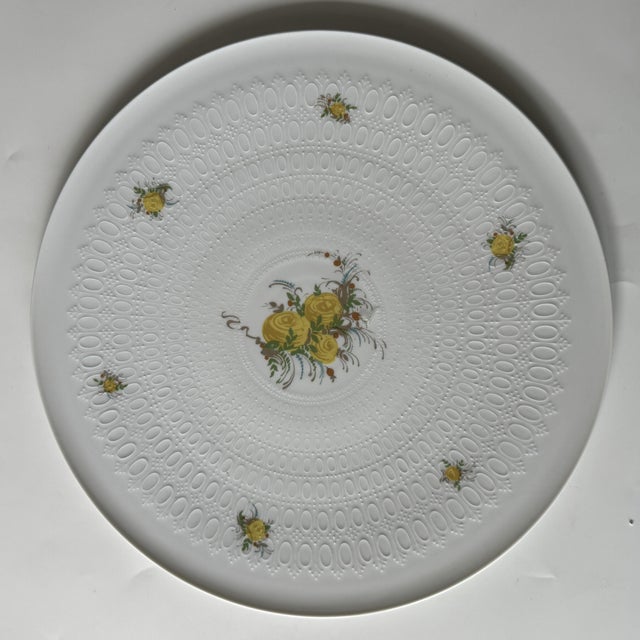 Romance in Yellow Cake Plate by Björn Wiinblad for Rosenthal, 1978 For Sale - Image 6 of 6